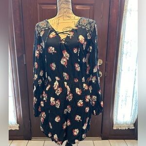 Abercrombie & Fitch Large Women’s Navy Floral Romper